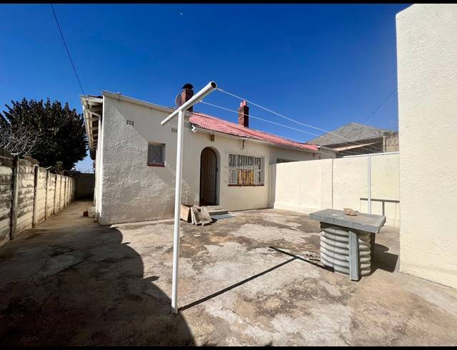 4 BEDROOM SEMI DETACHED FOR SALE IN ROSETTENVILLE